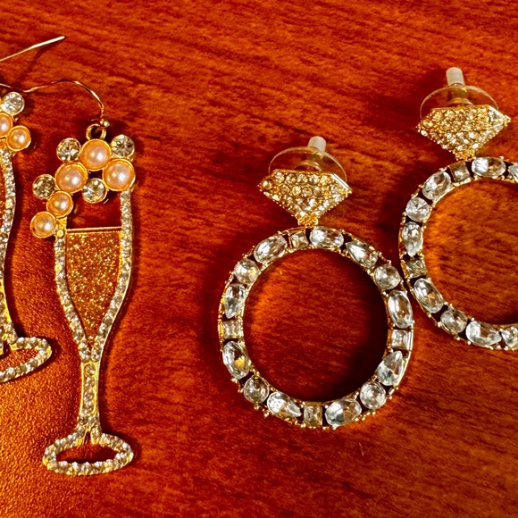 Bridal Accessories Set with Medium Robe, size 9 Slippers, Heart Sunglasses … - Picture 7 of 7